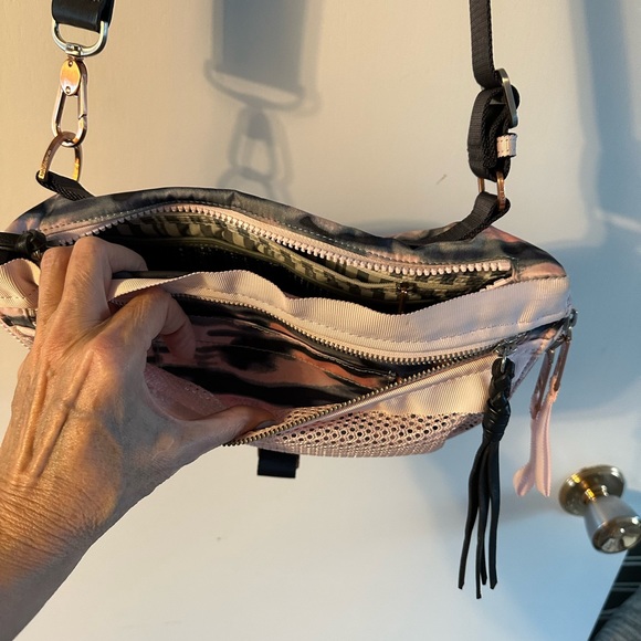 Lululemon crossbody or waist bag❤️ - Picture 2 of 6